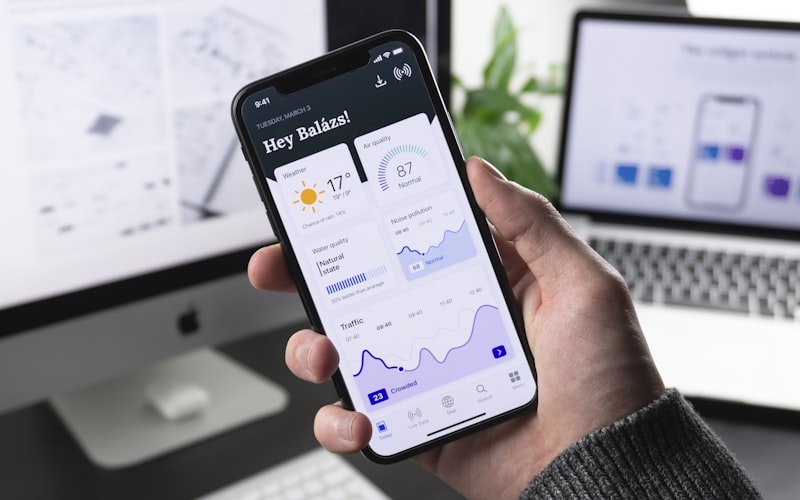 精美游戏用户界面UI设计案例，包含图标、菜单和HUD界面