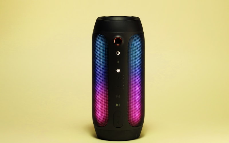 专业游戏角色原画设计展示，包含多种风格的角色设定图